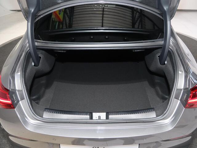 Mercedes-Benz CLA-KLASSE 180 Business Solution AMG | Panoramaschuifdak | AMG Line Plus | Head-up display | Nightpakket | 360° camera | Dodehoekassistent |