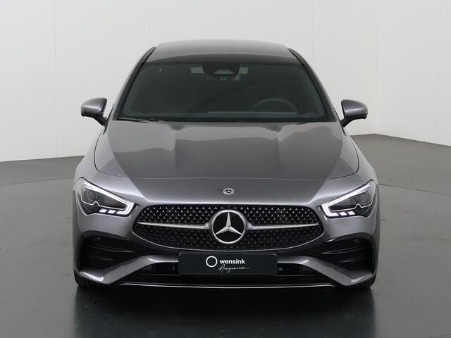 Mercedes-Benz CLA-KLASSE 180 Business Solution AMG | Panoramaschuifdak | Premium Plus-pakket | Winterpakket | Techniek-pakket | Burmester | Trekhaak | Head-up display |