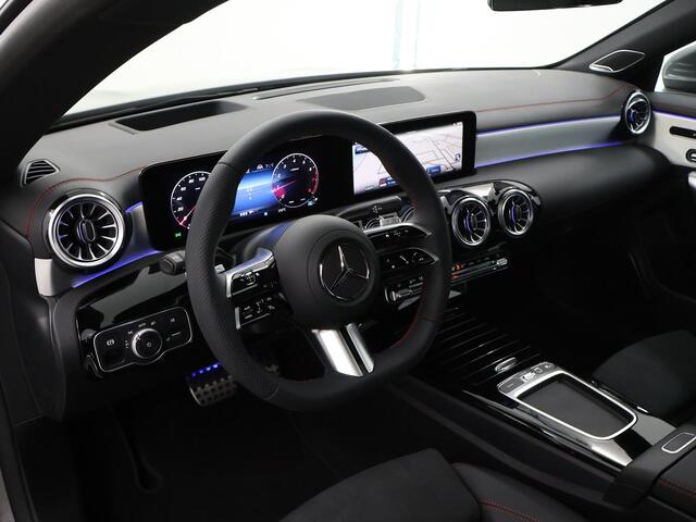 Mercedes-Benz CLA-KLASSE 180 Business Solution AMG | Panoramaschuifdak | Premium Plus-pakket | Winterpakket | Techniek-pakket | Burmester | Trekhaak | Head-up display |