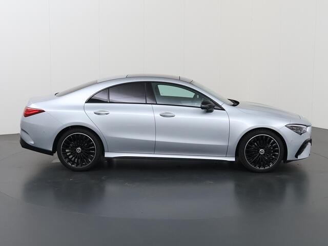 Mercedes-Benz CLA-KLASSE 180 Business Solution AMG | Panoramaschuifdak | AMG-line plus | Head-Up | Dodehoekassistent | Nightpakket |