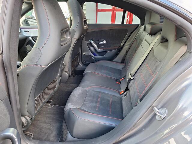 Mercedes-Benz CLA-KLASSE 250 e Business Solution AMG Limited | Panoramadak | Night pakket | Achteruitrijcamera | Sfeerverlichting | Stoelverwarming | Multibeam LED | Keyless-GO