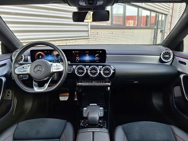 Mercedes-Benz CLA-KLASSE 250 e Business Solution AMG Limited | Panoramadak | Night pakket | Achteruitrijcamera | Sfeerverlichting | Stoelverwarming | Multibeam LED | Keyless-GO