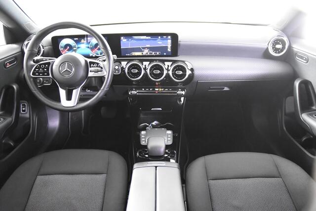 Mercedes-Benz CLA-KLASSE 200 d Business Line *1ste Eigenaar*Navigatie*Trekhaak*Stoelverwarming*
