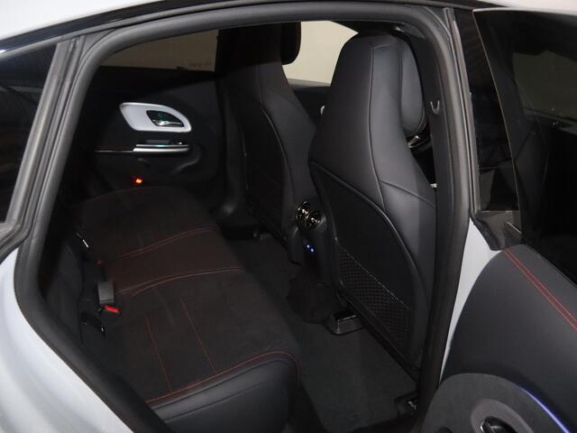 Mercedes-Benz CLA-KLASSE 250+ Launch Edition 85 kWh | Night | Panoramadak | DISTRONIC | Achteruitrijcamera | Dodehoekassistent |