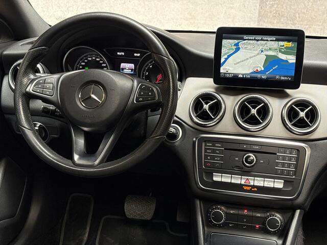 Mercedes-Benz CLA-KLASSE 180 AMG Sport Automaat (SCHUIFDAK, GROOT NAVI, LEDER, GETINT GLAS, SPORTSTOELEN, ZWART HEMEL, CRUISE, NIEUWE APK, NIEUWSTAAT)