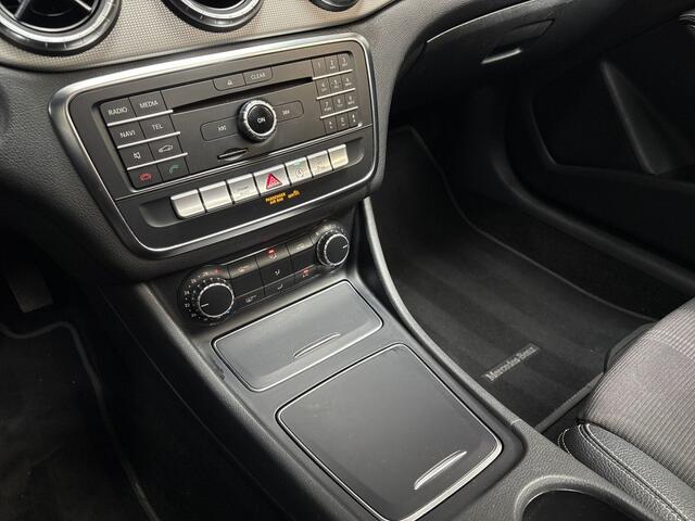 Mercedes-Benz CLA-KLASSE 180 AMG Sport Automaat (SCHUIFDAK, GROOT NAVI, LEDER, GETINT GLAS, SPORTSTOELEN, ZWART HEMEL, CRUISE, NIEUWE APK, NIEUWSTAAT)