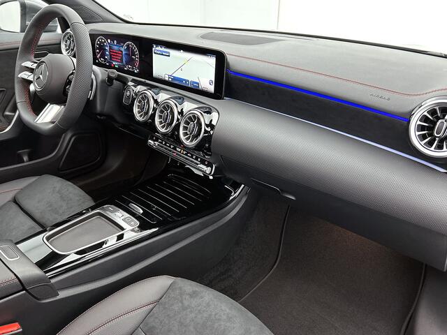Mercedes-Benz CLA-KLASSE 250 e Business Solution AMG | Smartphone integratie | Panoramaschuifdak | Stoelverwarming voor | Multibeam LED |