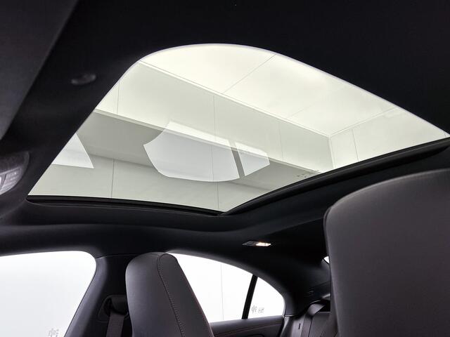 Mercedes-Benz CLA-KLASSE 250 e Business Solution AMG | Smartphone integratie | Panoramaschuifdak | Stoelverwarming voor | Multibeam LED |