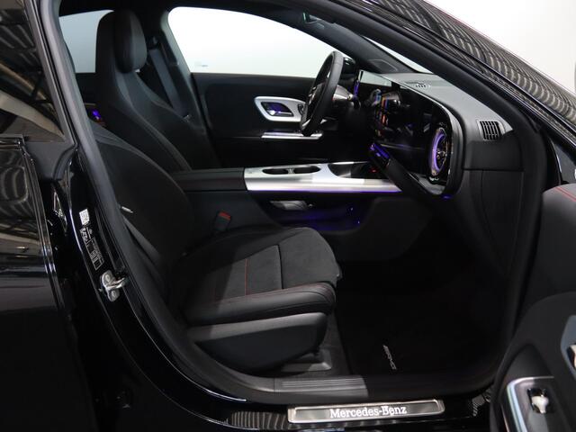 Mercedes-Benz CLA-KLASSE 180 Business Solution AMG | Superscreen | Premium Pakket | Panoramadak | Trekhaak |