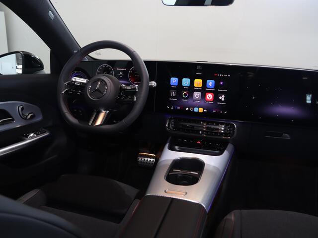 Mercedes-Benz CLA-KLASSE 180 Business Solution AMG | Superscreen | Premium Pakket | Panoramadak | Trekhaak |