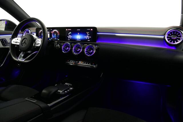 Mercedes-Benz CLA-KLASSE 250 e AMG Line / CLA45 AMG diffuser / Panamericana Grille / Elektr. verstelbare voorstoelen + memory / Multibeam LED / Ambienteverlichting / Apple Carplay - Android Auto / Stoelverwarming /Rondomzichtcamera / Grootlicht assistent / Keyless / Achteruitrijc