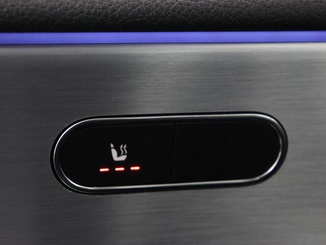 Mercedes-Benz CLA-KLASSE 180 AMG Line | Panoramadak | Carplay | Leder/Alcantara | Stoelverwarming | Navigatie | Keyless | Camera | Full LED | Sportstoelen | Widescreen | Sfeerverlichting | Climate control