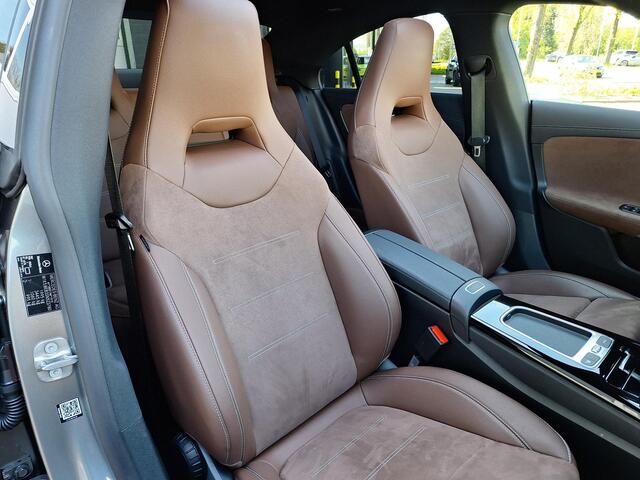 Mercedes-Benz CLA-KLASSE 180 Star Edition AMG | Night Pakket | Panoramadak | Bruin Interieur | Dodehoekassistent | Apple CarPlay | Android Auto | Sfeerverlichting | Stoelverwarming | Parkeersensoren | Achteruitrijcamera | Elektrisch Inklapbare Buitenspiegels