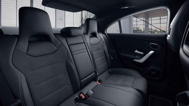 Mercedes-Benz CLA-KLASSE 250 e Premium Plus | AMG | Night | Trekhaak | Panoramadak | Widescreen | Sfeerverlichting | Stoelverwarming |