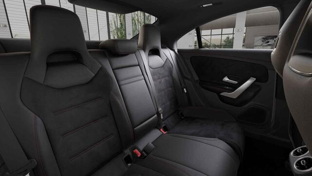 Mercedes-Benz CLA-KLASSE 180 AMG Line | Night | Panoramadak | Sfeerverlichting | 19" multispaaks velgen |