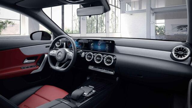 Mercedes-Benz CLA-KLASSE 180 AMG Line | Night | Panoramadak | Lederen bekleding | Widescreen | Sfeerverlichting | Stoelverwarming |