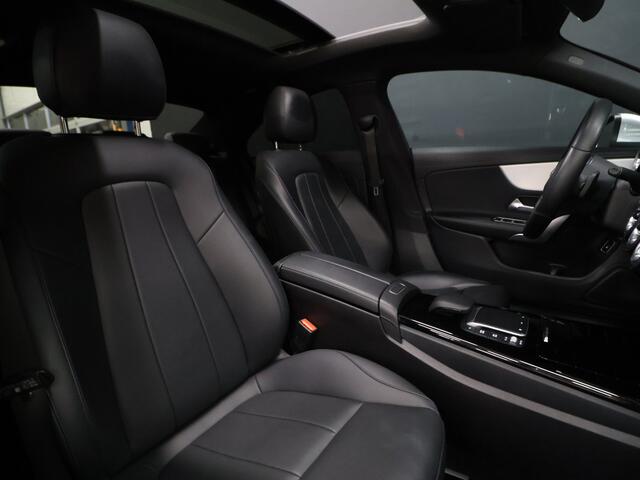 Mercedes-Benz CLA-KLASSE 250 e Luxury Line [SCHUIFKANTELDAK, APPLE CARPLAY, ANDROID, VOL LEDER, STOELVERWARMING, CAMERA, PDC 360, CRUISE, CLIMATE, NIEUWSTAAT]