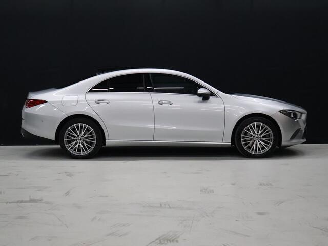 Mercedes-Benz CLA-KLASSE 250 e Luxury Line [SCHUIFKANTELDAK, APPLE CARPLAY, ANDROID, VOL LEDER, STOELVERWARMING, CAMERA, PDC 360, CRUISE, CLIMATE, NIEUWSTAAT]