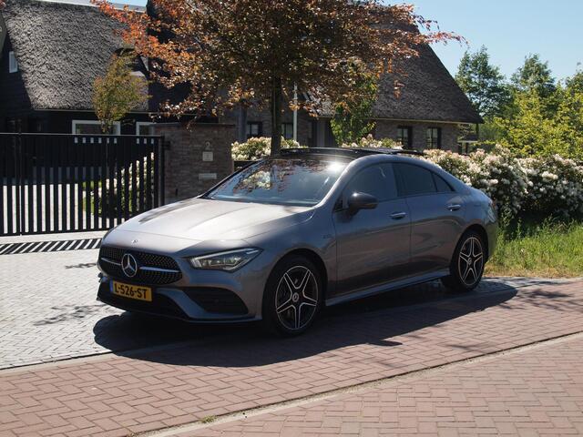 Mercedes-Benz CLA-KLASSE 250 e Business Solution AMG Limited | Panoramadak | Camera | Sfeerverlichting | Apple Carplay |
