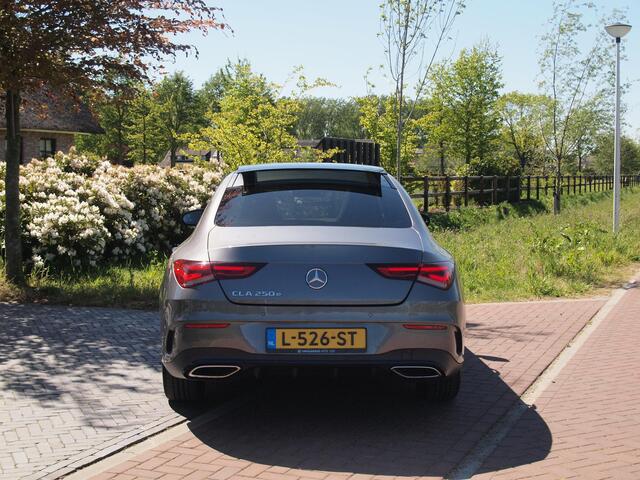 Mercedes-Benz CLA-KLASSE 250 e Business Solution AMG Limited | Panoramadak | Camera | Sfeerverlichting | Apple Carplay |