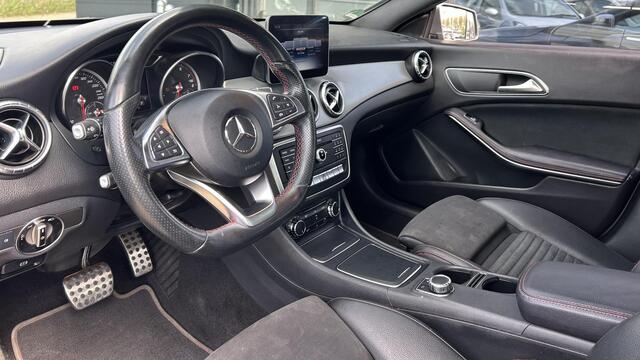 Mercedes-Benz CLA-KLASSE 180 Business Solution AMG Upgrade Edition Nette Staat | NL AUTO | Automaat | Achteruitrijcamera | Navigatie | Stoelverwarming | Parkeersensoren | Airco | 2 Sleutels | NAP |