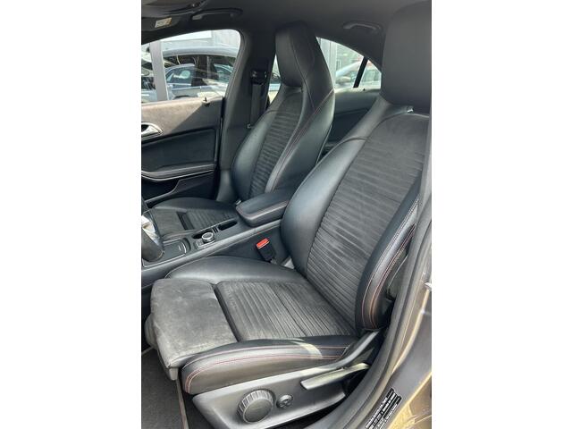Mercedes-Benz CLA-KLASSE 180 Business Solution AMG Upgrade Edition Nette Staat | NL AUTO | Automaat | Achteruitrijcamera | Navigatie | Stoelverwarming | Parkeersensoren | Airco | 2 Sleutels | NAP |