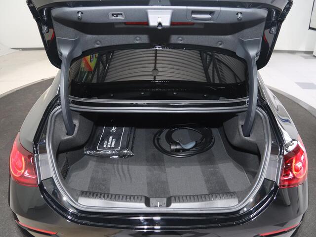 Mercedes-Benz CLA-KLASSE 250+ Launch Edition 85.5 kWh | Night | Panoramadak | Stoelverwarming | DISTRONIC | Achteruitrijcamera | Dodehoekassistent | Trekhaak |