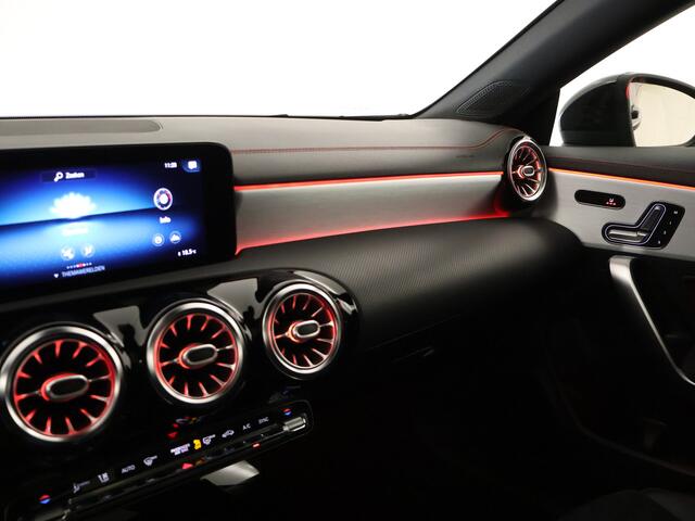 Mercedes-Benz CLA-KLASSE 200 Business Solution AMG | Navigatie | Camera | Parkeersensoren | Panoramadak | LM velgen | Inclusief 24 maanden MB Certified garantie voor Europa.