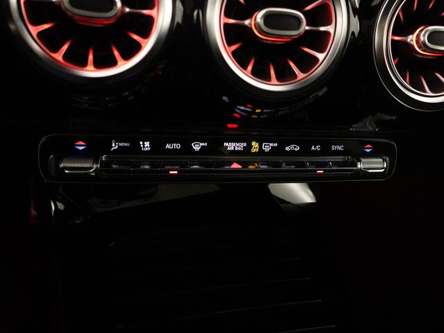Mercedes-Benz CLA-KLASSE 200 Business Solution AMG | Navigatie | Camera | Parkeersensoren | Panoramadak | LM velgen | Inclusief 24 maanden MB Certified garantie voor Europa.
