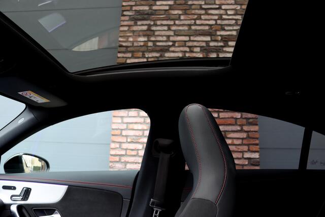 Mercedes-Benz CLA-KLASSE 180 AMG Line | Panoramadak | Memory | Sfeerverlichting | Camera | Advanced Sound System | Keyless Go | Zitcomfortpakket | Cruise Control | Multibeam LED |