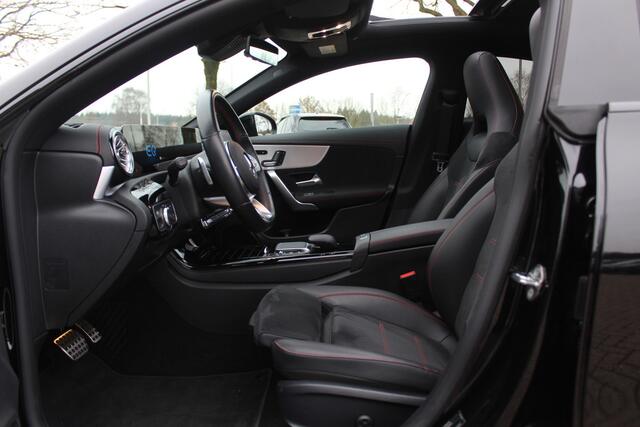Mercedes-Benz CLA-KLASSE 250 e Business Solution AMG Limited / Panoramadak / Camera / Memory Seats / Sfeerverlichting / 18'' / Matrix LED / Keyless / Stoelverwarming / DAB / Cruise Control