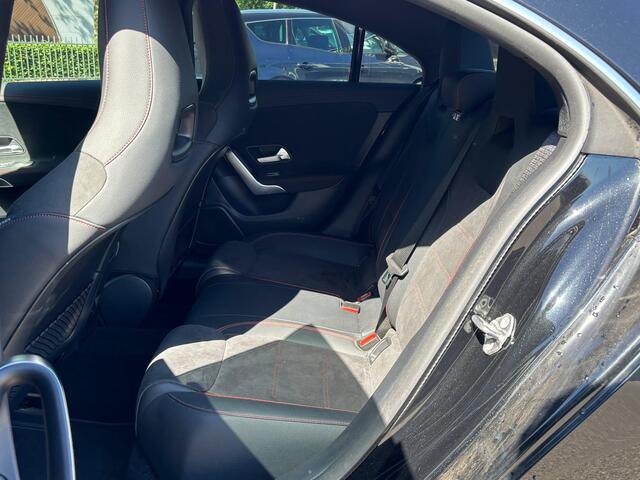 Mercedes-Benz CLA-KLASSE 250 e AMG PHEV | SFEERVERLICHTING | WIDESCREEN | AFN. TREKHAAK | STOELVERWARMING | 19 INCH | RIJKLAAR MET 12 MND BOVAG GARANTIE