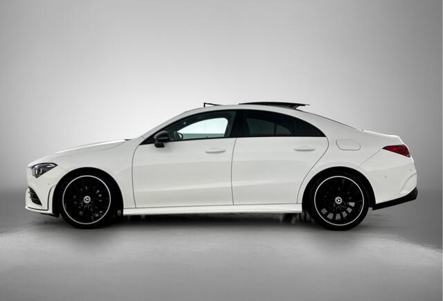 Mercedes-Benz CLA-KLASSE 180 AMG Line Panoramadak | Leder | Multispaaks | Stoelverwarming | Night Pakket Inclusief 24 maanden Mercedes-Benz Certified garantie voor Europa.