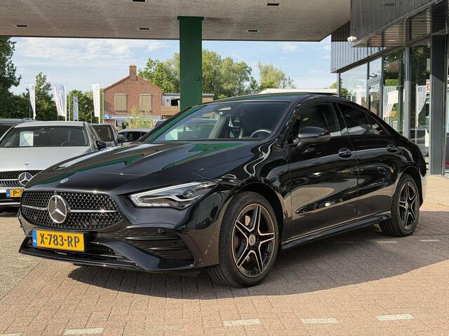 Mercedes-Benz CLA-KLASSE 250 e AMG Line PANORAMADAK| ALCANTARA SPORT INTERIEUR| SFEER VERLICHTING| CAMERA| NAVIGATIE| F1 FLIPPERS| DODE HOEK |