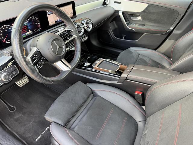 Mercedes-Benz CLA-KLASSE 250 e AMG Line PANORAMADAK| ALCANTARA SPORT INTERIEUR| SFEER VERLICHTING| CAMERA| NAVIGATIE| F1 FLIPPERS| DODE HOEK |