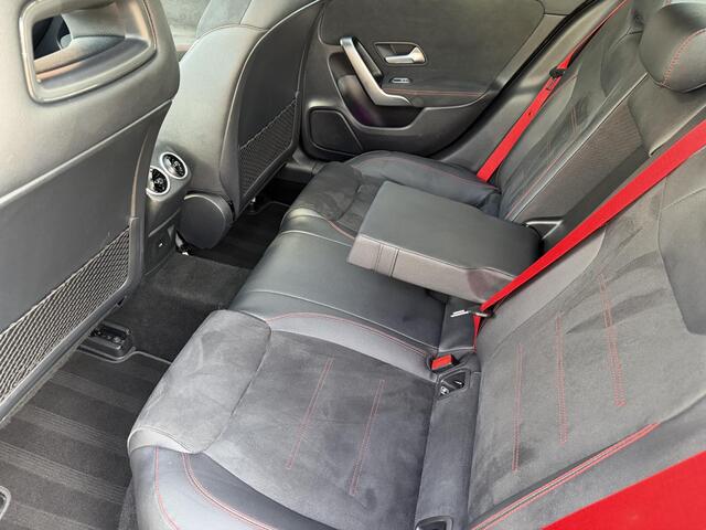Mercedes-Benz CLA-KLASSE 250 e AMG Line PANORAMADAK| ALCANTARA SPORT INTERIEUR| SFEER VERLICHTING| CAMERA| NAVIGATIE| F1 FLIPPERS| DODE HOEK |