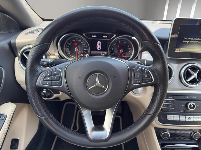 Mercedes-Benz CLA-KLASSE 200 156 Pk | Airco (automatisch)| Sportstoelen | Geheugen | Led | Sensoren | Trekhaak wegklapbaar |