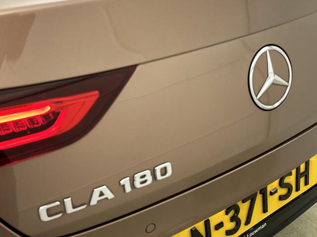 Mercedes-Benz CLA-KLASSE 180 Business Solution AMG | Panoramadak | 5 spaaks lichtmetalen | Navigatie | Parking support Inclusief 24 maanden MB Certified garantie voor Europa.