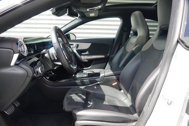 Mercedes-Benz CLA-KLASSE 200 Business Solution AMG | Pano | Memory | Camera | Carplay | Sfeer |