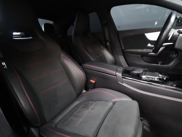 Mercedes-Benz CLA-KLASSE 200 Business Solution AMG [SFEERVERLICHTING, LED, STOELVERWARMING, BLUETOOTH, CRUISE, NAVIGATIE, CAMERA, PDC, DIGITAL DASH, NIEUWSTAAT]