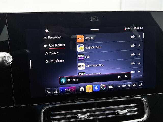 Mercedes-Benz CLA-KLASSE 200 Business Solution AMG | Parkeerpakket | Smartphone integratie | URBAN GUARD | Vast panoramadak | Sfeerverlichting | Adaptieve cruisecontrol | Stoelverwarming |