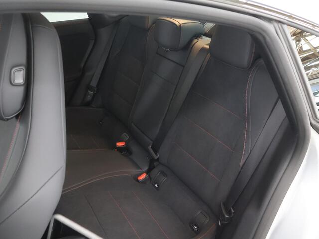 Mercedes-Benz CLA-KLASSE 180 Business Solution AMG | Night | Panoramadak | Memory | Trekhaak | Sfeerverlichting | Stoelverwarming |