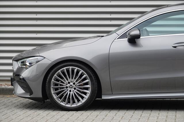 Mercedes-Benz CLA-KLASSE 180 Star Edition AMG | Pano | Trekhaak | Distronic | Camera | Sfeer |