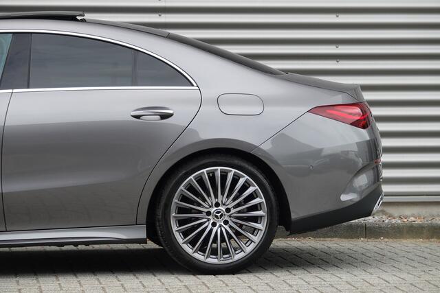 Mercedes-Benz CLA-KLASSE 180 Star Edition AMG | Pano | Trekhaak | Distronic | Camera | Sfeer |