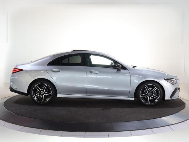Mercedes-Benz CLA-KLASSE 180 AMG Line | Panoramaschuifdak | Night | Achteruitrijcamera | MBUX