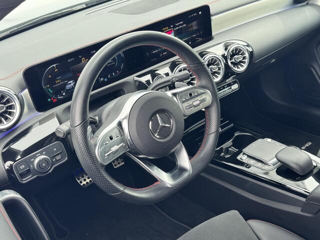 Mercedes-Benz CLA-KLASSE 180 AMG Line AMG-LINE | SFEER VERLICHTING | WIDE-SCREEN