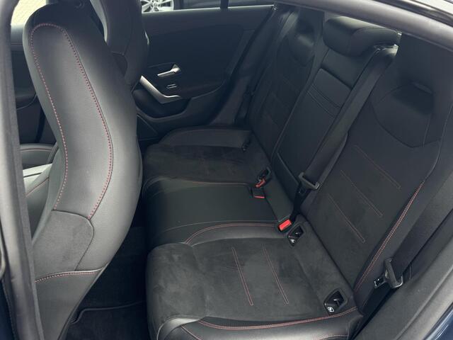 Mercedes-Benz CLA-KLASSE 180 AMG Line AMG-LINE | SFEER VERLICHTING | WIDE-SCREEN