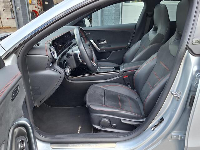 Mercedes-Benz CLA-KLASSE 180 Star Edition AMG Line | Panoramadak | Night Pakket | Achteruitrijcamera | Sfeerverlichting | Stoelverwarming | Widescreen | Keyless-GO
