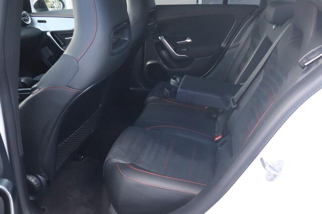 Mercedes-Benz CLA-KLASSE 250 e Business Solution AMG Limited NL-Auto!! Panoramadak I Sfeerverlichting
