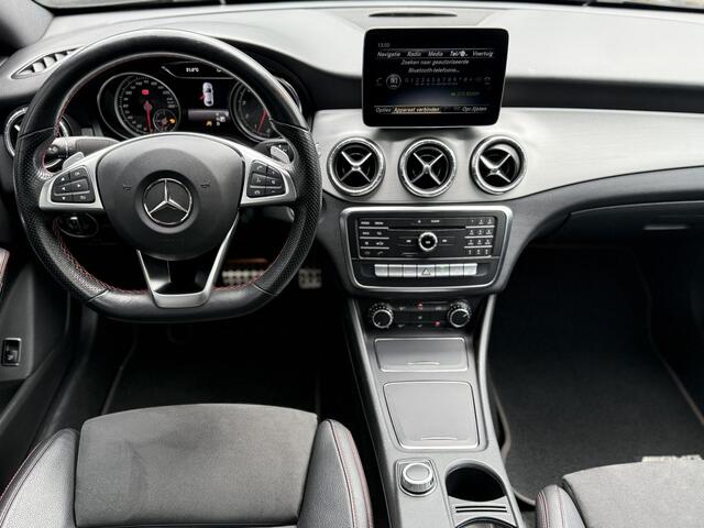 Mercedes-Benz CLA-KLASSE 180 Automaat AMG Line l Pano l Camera l Navi l AMG Lichtmetaal